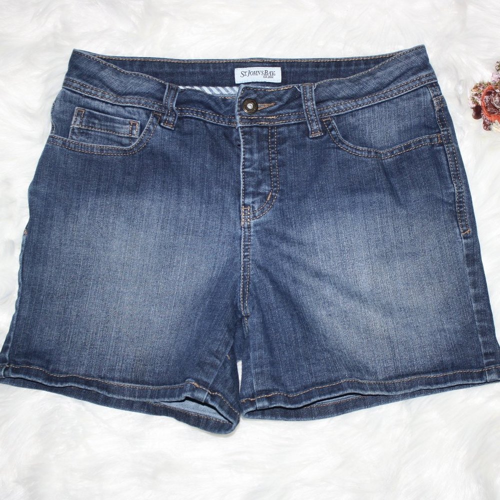 St. John's Bay Denim Shorts Size 4 - Picture 2 of 5